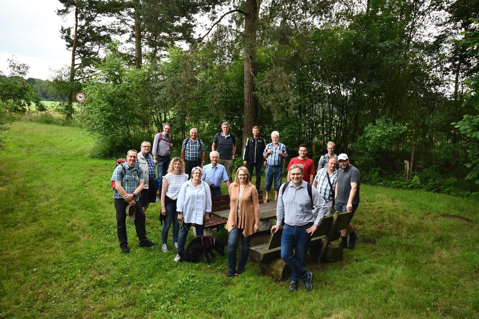 Rege Beteiligung bei der Wanderung der CDU Geestequelle mit Landratskandidat Marco Prietz auf dem Nordpfad Rege Beteiligung bei der Wanderung der CDU Geestequelle mit Landratskandidat Marco Prietz auf dem Nordpfad